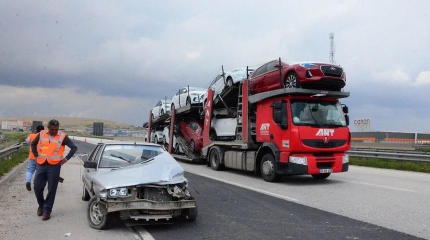 Tekerleği Fırlayan Otomobil Takla Attı: 4 Yaralı