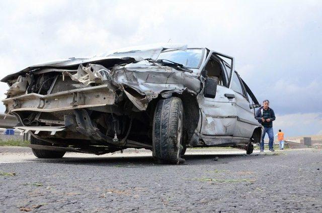 Tekerleği Fırlayan Otomobil Takla Attı: 4 Yaralı