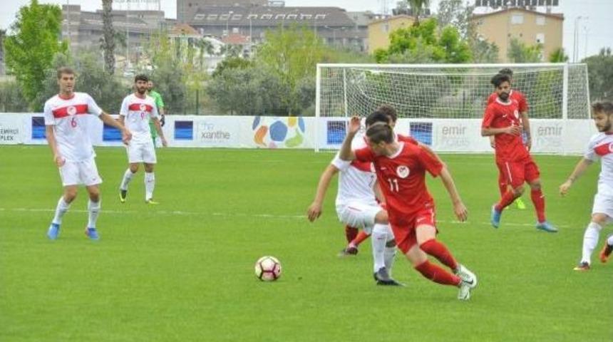 Fatih Terim 2'nci Ve 3'&uuml;nc&uuml; Lig Karmalarının Ma&ccedil;larını Izliyor