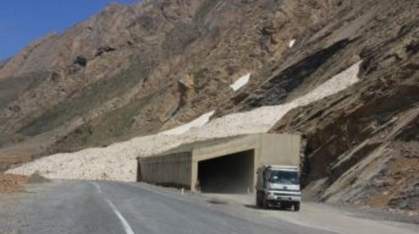 Hakkari&rsquo;deki &Ccedil;ığ T&uuml;nelleri S&uuml;r&uuml;c&uuml;leri Sevindirdi