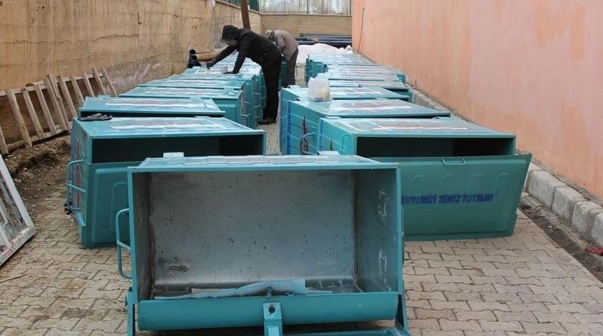 Başkale Belediyesine &Ccedil;&ouml;p Konteyneri Desteği