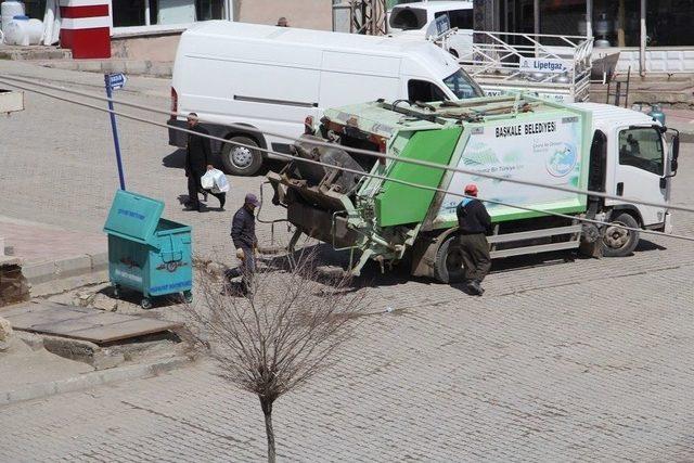 Başkale Belediyesine Çöp Konteyneri Desteği