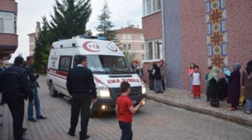 Liseli Kız 3. Kattan Atlayarak Yaralandı