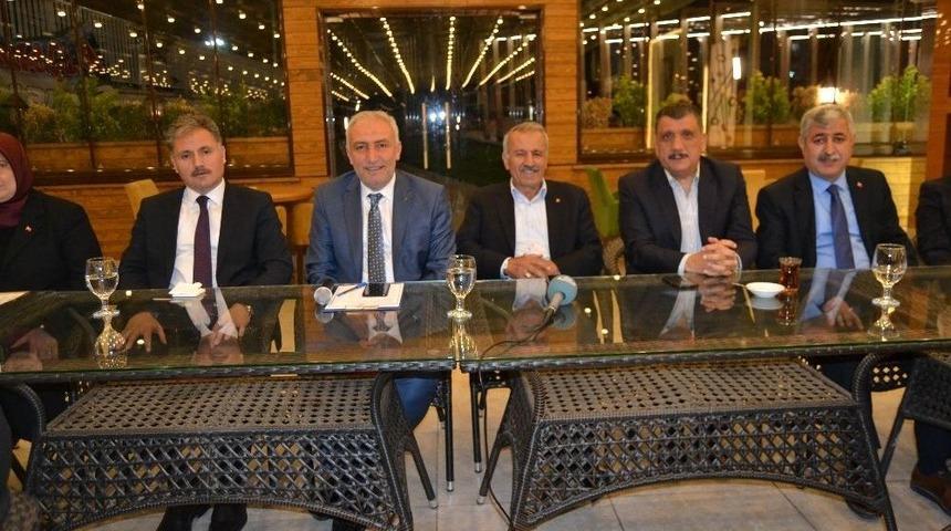 Ak Parti&rsquo;de Teşekk&uuml;r Toplantısı