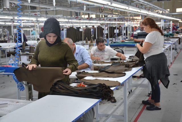 Sinop'ta açtıkları fabrika için kapı kapı dolaşıp, işçi arıyorlar