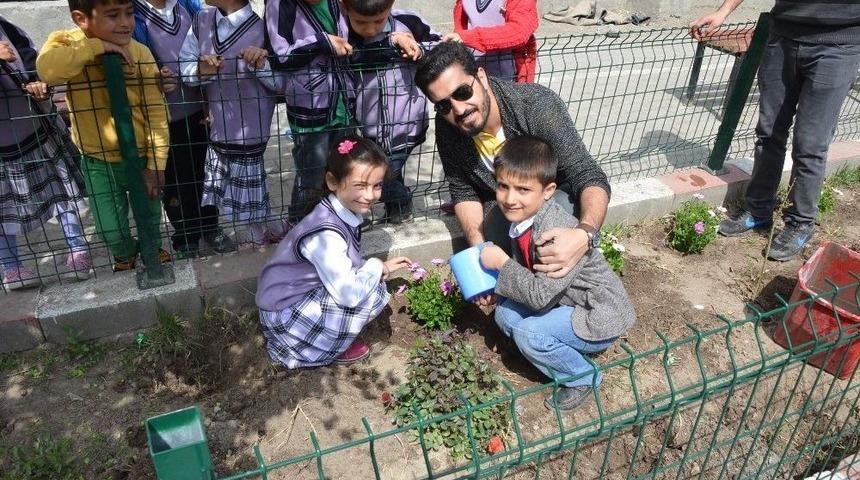 Iğdır’da Okul Bahçesi Çiçek Bahçesi Oldu
