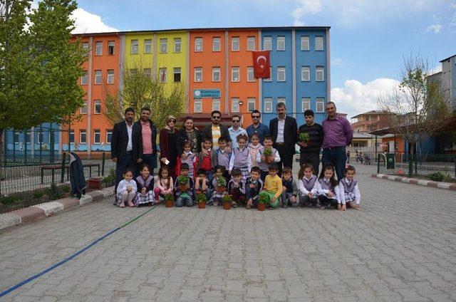 Iğdır’da Okul Bahçesi Çiçek Bahçesi Oldu