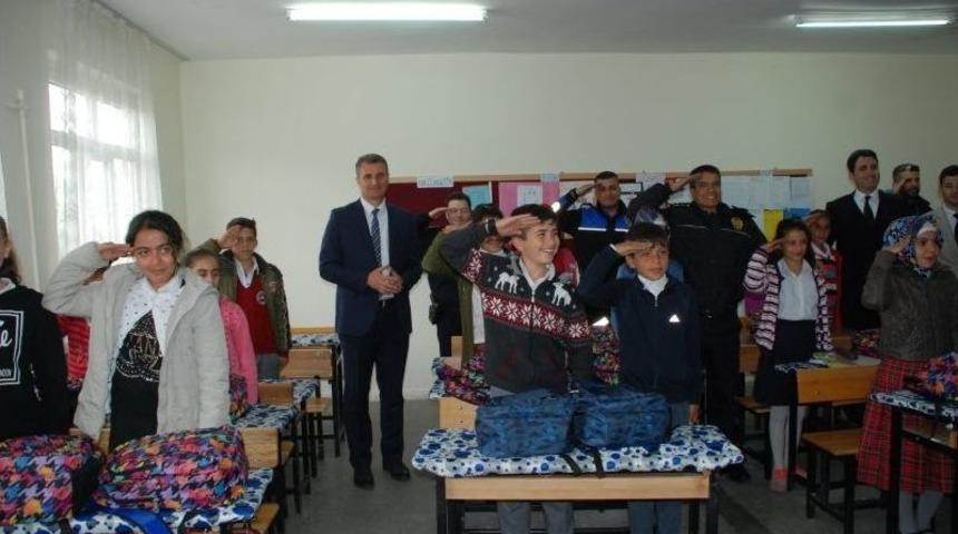 Tdp&rsquo;den Okul &Ouml;ğrencilerine Kırtasiye Yardımı