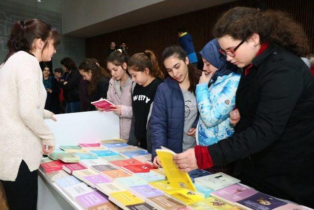 Eyüp’te Çocuk Kitap Fuarı Açıldı