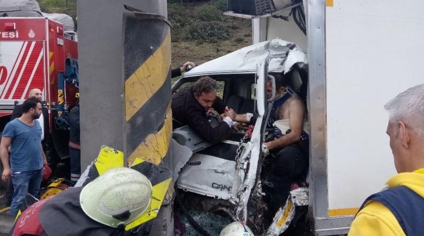 Tem Otoyolunda Sıkışmalı Trafik Kazası: 1 Yaralı