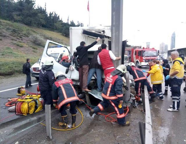 Tem Otoyolunda Sıkışmalı Trafik Kazası: 1 Yaralı