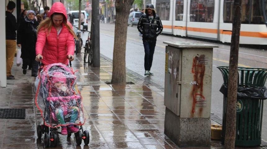 Yağmur Eskişehirlilere Zor Anlar Yaşattı
