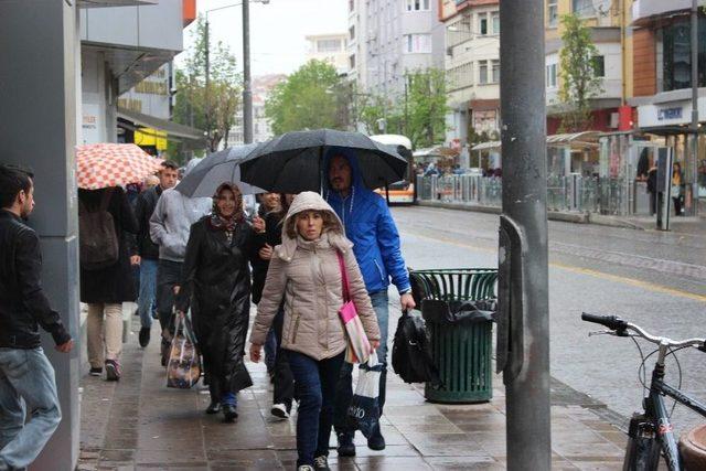 Yağmur Eskişehirlilere Zor Anlar Yaşattı