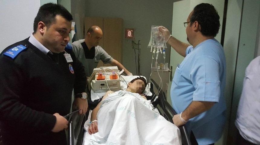 Bı&ccedil;aklı Saldırıya Uğrayan Ortaokul &Ouml;ğrencisi Ağır Yaralandı
