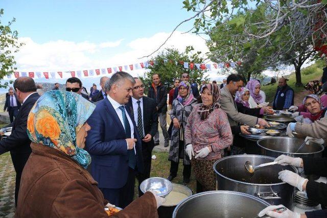 Turizm Haftası Delikli Taşa Ziyaret İle Başladı