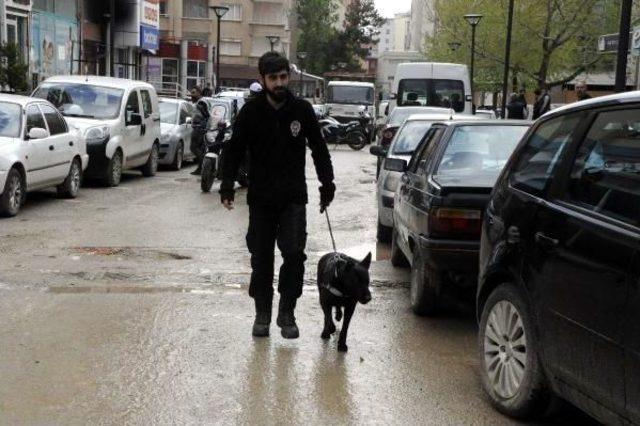 Gaziantep’Te Şüpheli Otomobilde Patlayıcı Arandı