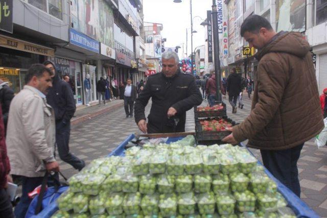 Ağrı’da Erik Tezgâhlardaki Yerini Aldı