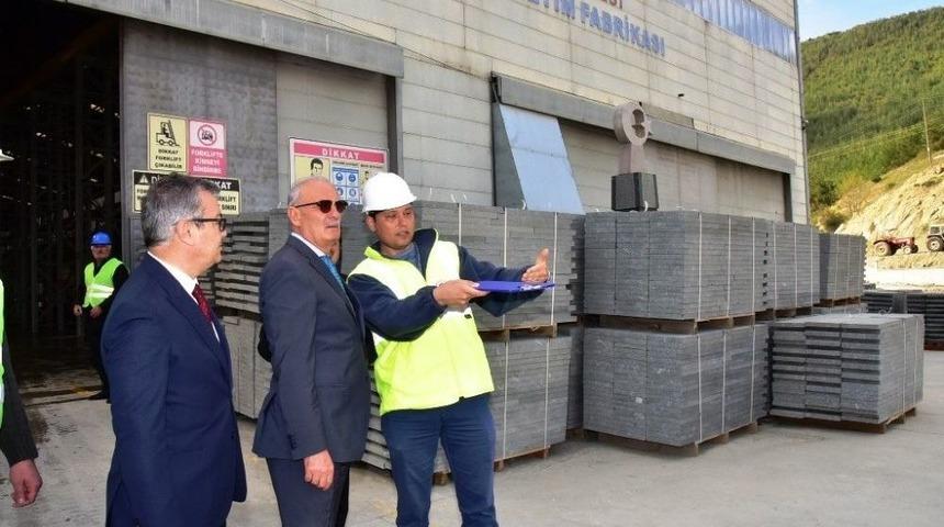 Şehri Nakış Gibi İşleyen Fabrika