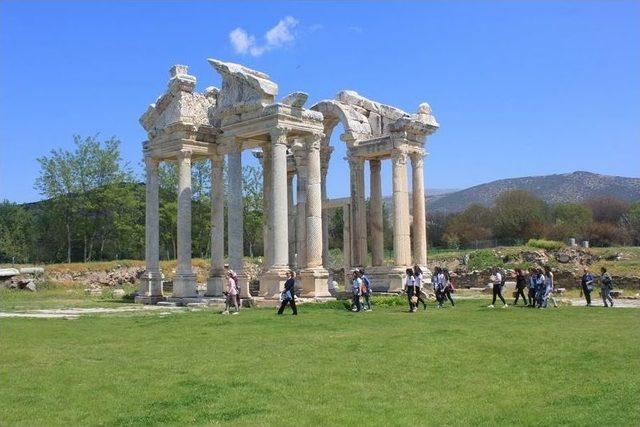 Aydın’da Turizm Haftası Kutlamaları Kültür Gezileriyle Başladı