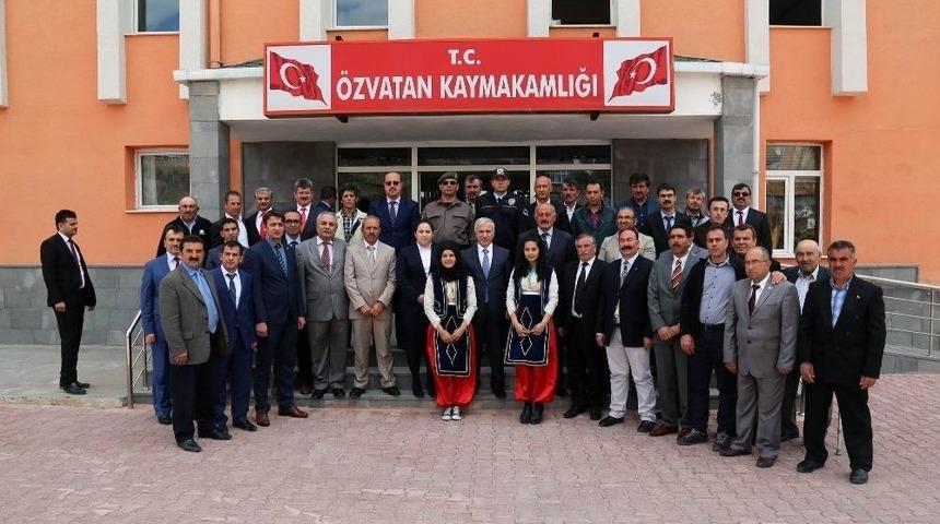 Vali Kam&ccedil;ı &Ouml;zvatan&rsquo;da Muhtarlarla Buluştu