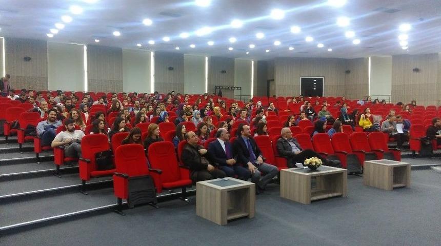 İşletme Fak&uuml;ltesinde Dersler İş D&uuml;nyası İle Birlikte İşleniyor