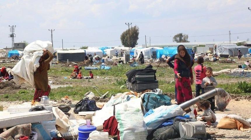 Mersin&rsquo;de Gerginliğin Yaşandığı Mahalledeki Suriyeliler Tahliye Edildi