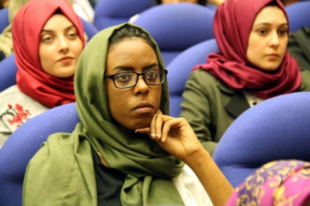 Yabancı &Ouml;ğrenciler D&uuml;nyaya T&uuml;rk&ccedil;e &Ouml;ğretecek