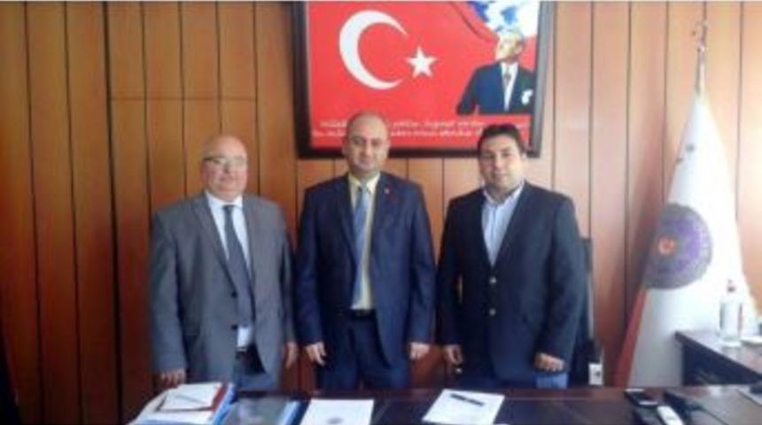 Polis &Ccedil;ocuklarına &Uuml;cretsiz Karate Kursu