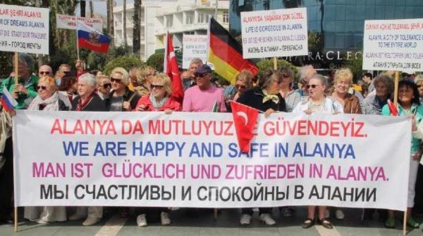 Alanya'da Yabancılardan 'mutluyuz Ve G&uuml;vendeyiz' Mesajı