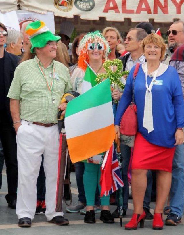 Alanya da Yabancılardan mutluyuz Ve Güvendeyiz Mesajı 2