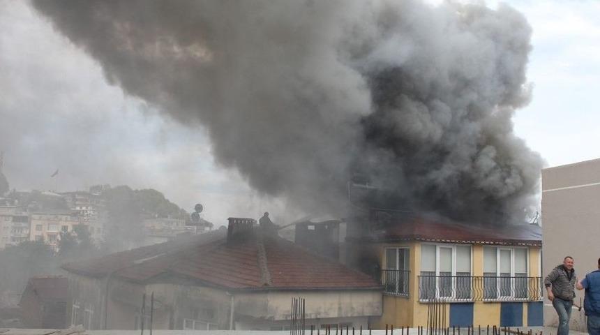 &Uuml;nye&rsquo;de Korkutan Yangın