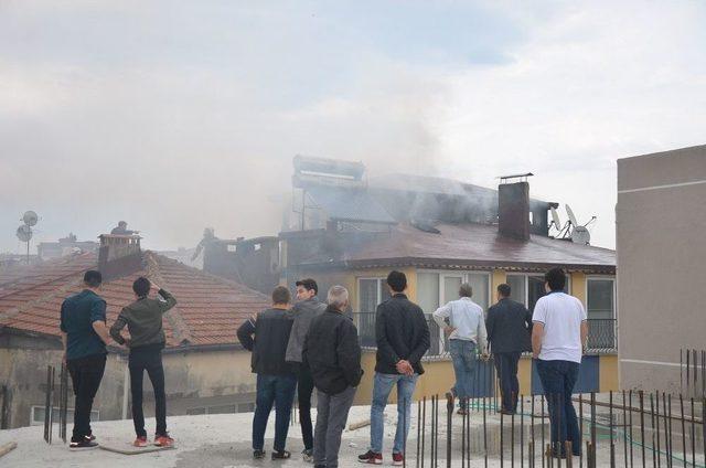 &Uuml;nye&rsquo;de Korkutan Yangın 1