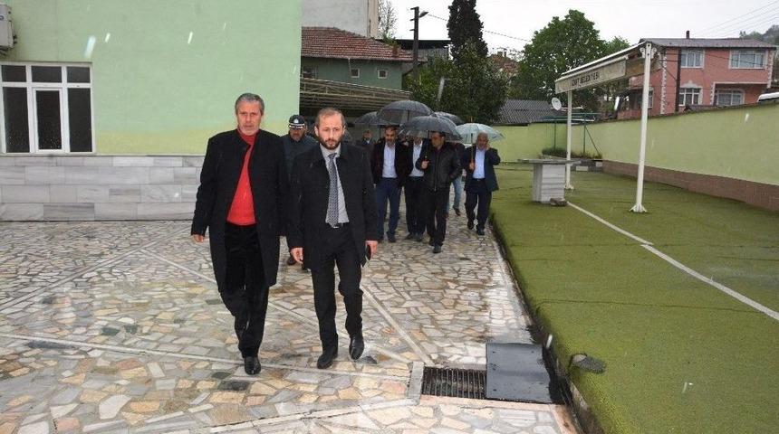 İzmit&rsquo;te Yağmur Altında Mahalle Turu