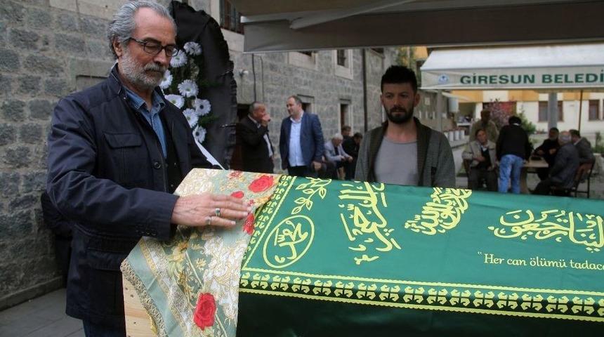 Yeşil&ccedil;am Oyuncusunun Acı G&uuml;n&uuml;