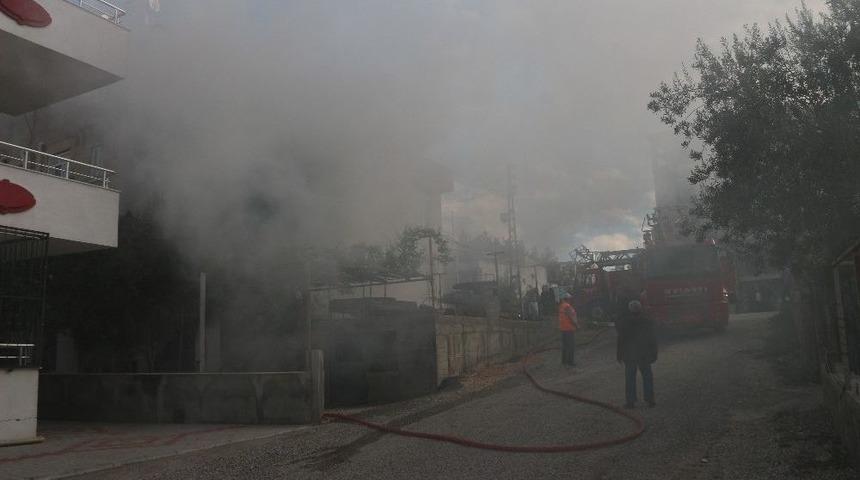 Mut&rsquo;ta Ev Yangını Korkuttu
