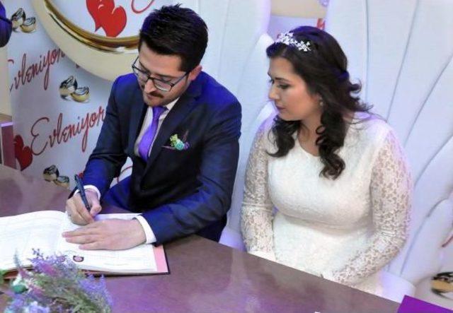 Belediye Başkanvekili Vali Ilk Defa Nikah Kıydı