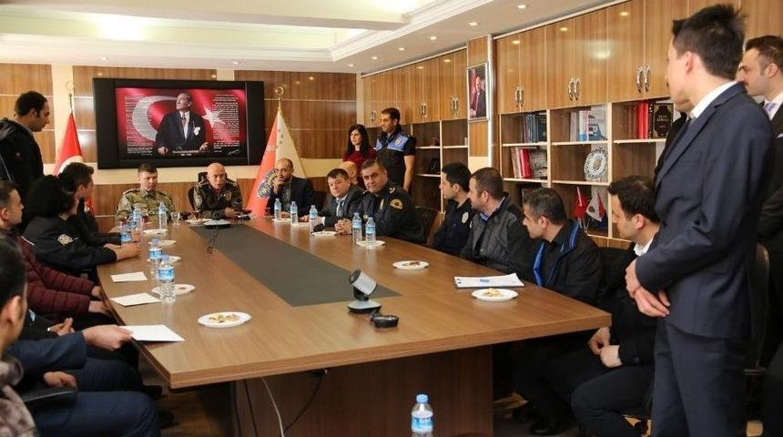 Vali Toprak’tan Güvenlik Güçlerine Moral Ziyareti