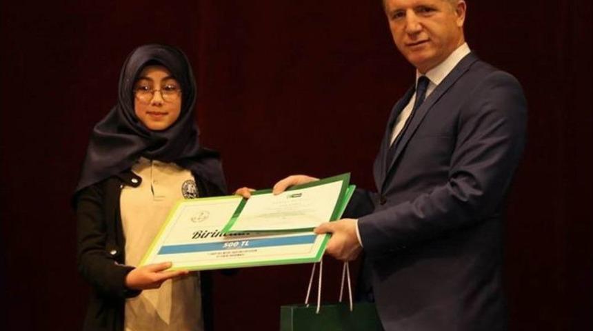 &rsquo;sağlıklı Nesil Sağlıklı Gelecek&rsquo; Yarışmasında Dereceye Giren &Ouml;ğrenciler &Ouml;d&uuml;llendirildi