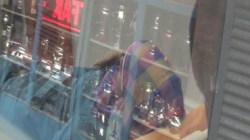 Kapka&ccedil;&ccedil;ı, Hamile Kadını Yerlerde S&uuml;r&uuml;kledi