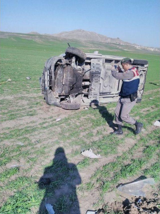 Minibüs Devrildi: 1 Ölü, 4 Yaralı