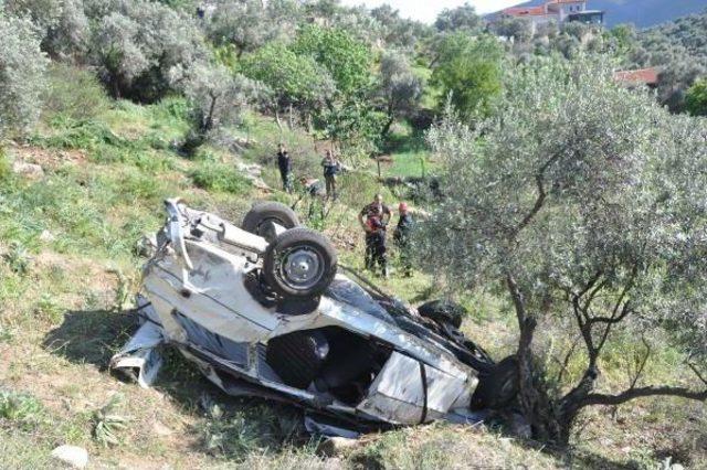 Çarpışan Iki Otomobilden Biri Şarampole Yuvarlandı: 1 Ölü 4 Yaralı