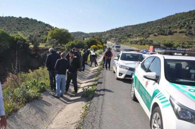 Çarpışan Iki Otomobilden Biri Şarampole Yuvarlandı: 1 Ölü 4 Yaralı