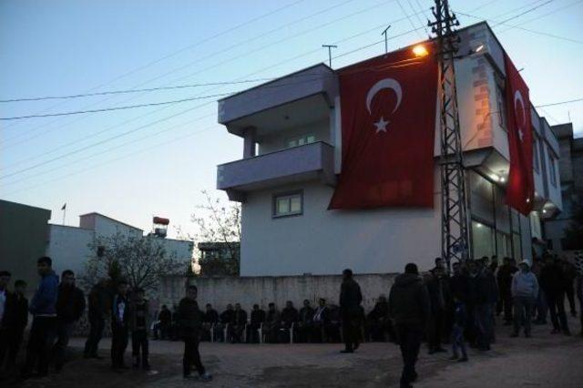 Gaziantep'te, Şehit Polisin Baba Evinde Yas