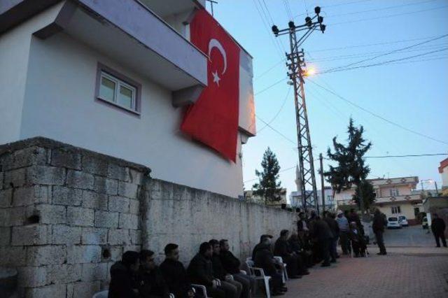 Gaziantep'te, Şehit Polisin Baba Evinde Yas