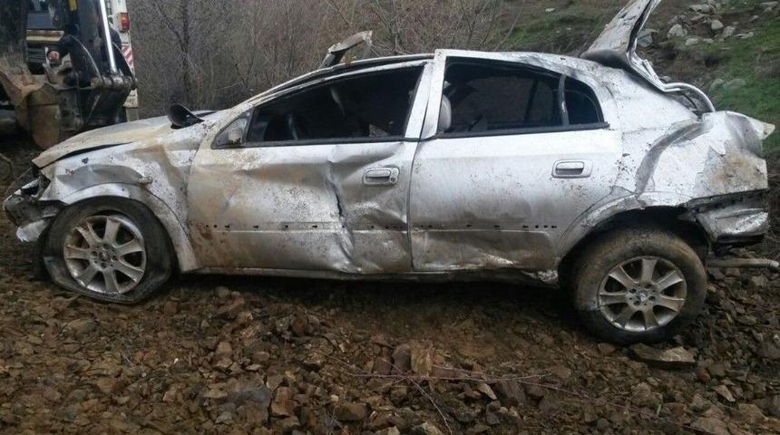 Otomobil U&ccedil;uruma Yuvarlandı: 1 &Ouml;l&uuml;, 3 Yaralı