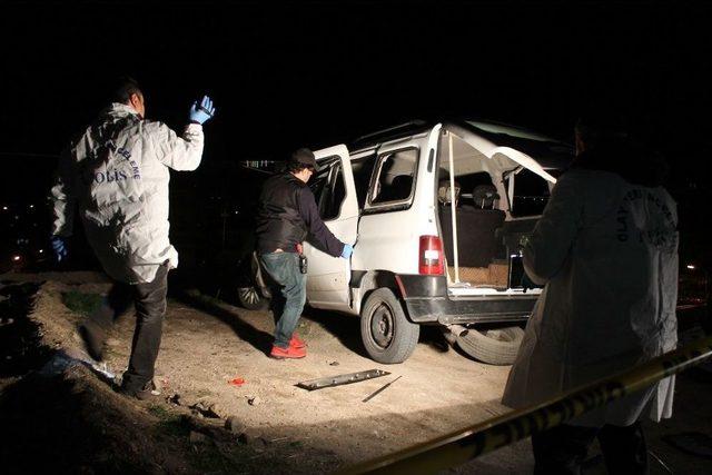 Otomobilde Çakmak Gazı Patladı: 1 Ağır Yaralı