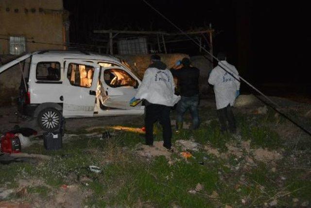 Park Halindeki Ara&ccedil;ta Patlama Meydana Geldi: 1 Yaralı 2