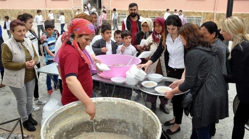 Ahmet Yesevi İlkokulunda Keşkek Geleneği Devam Etti