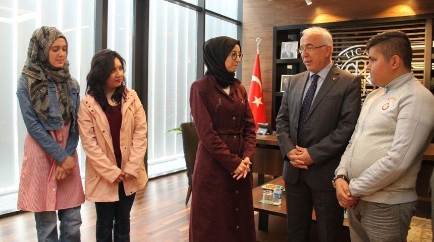 &Uuml;niversite &Ouml;ğrencilerinden Kto Başkanı Hi&ccedil;yılmaz&rsquo;a Ziyaret