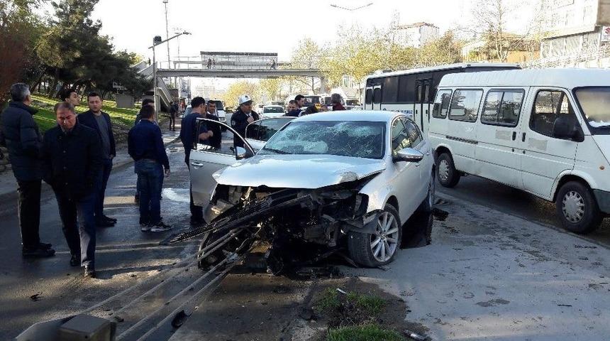(&ouml;zel Haber) Piyalepaşa Bulvarı&rsquo;nda Trafik Kazası : 3 Yaralı